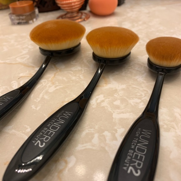 NIB Wunder2 oval makeup brush set - Picture 2 of 6